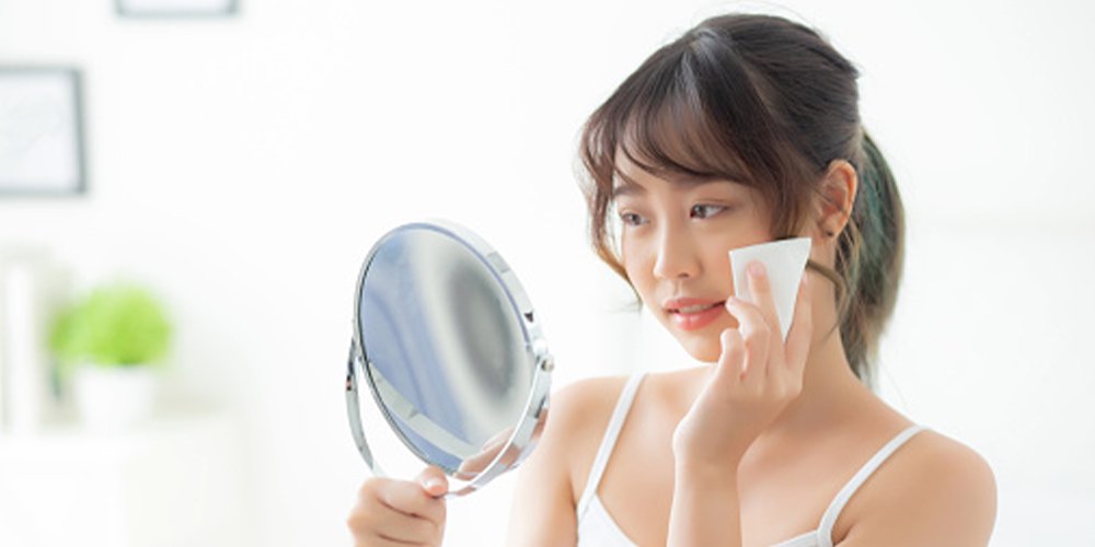 How To Reduce Shine On Your Oily Face