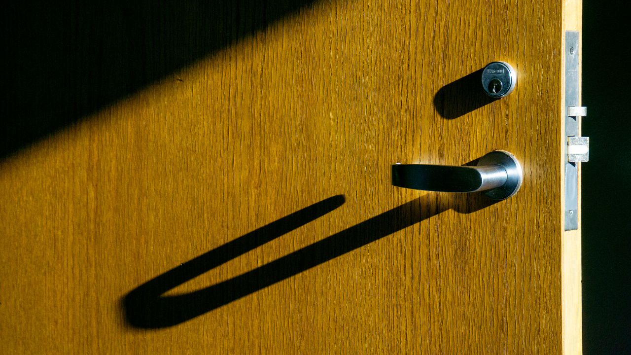 What Are the Functional Parts of a Door Knob Set?