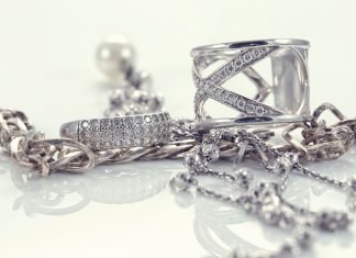 How to Organize a Necklace Properly