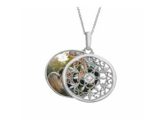 The uniqueness of personalized photo necklaces